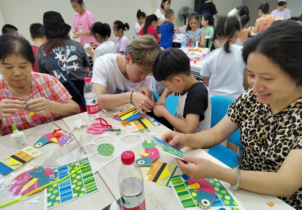 美育潤心，藝術連心——公共藝術學院黨總支藝術與科技黨支部走進社區開展文化藝術交流活動